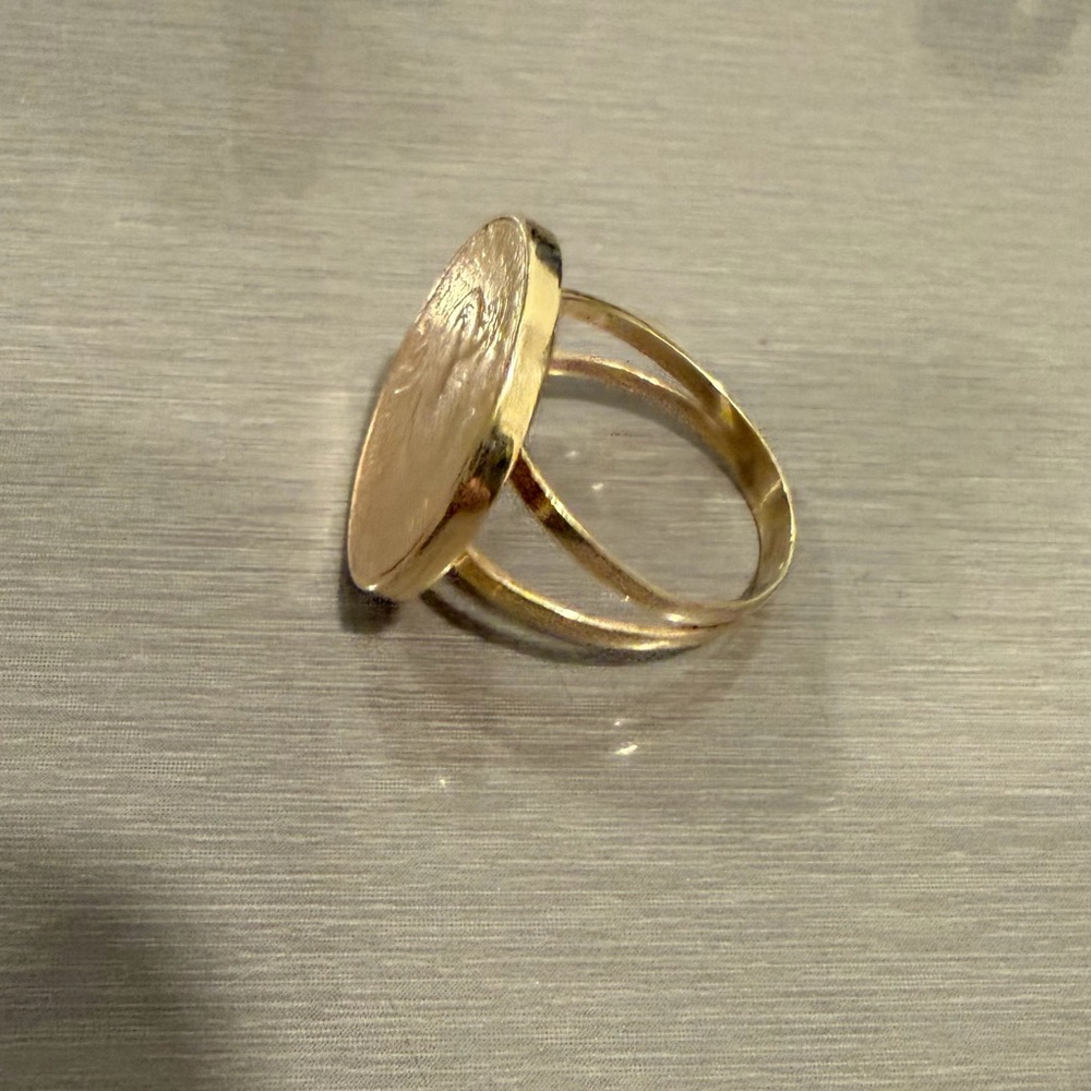 Gold Coin Ring - Picture 5 of 7